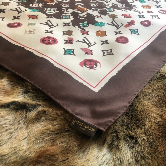 LOUIS VUITTON ABC MONOGRAM SQUARE - Picture 7 of 10